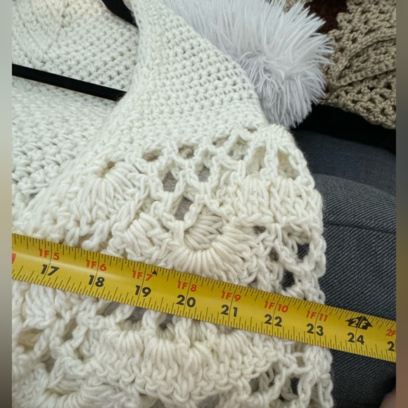 70’s Handmade Elegant Cream Crocheted Shawl Poncho Pashmina Coverup VTG Granny - Picture 11 of 13